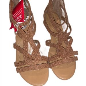 Cute and Comfortable size8 dexflex comfort sandals tan, brown. New with tags.